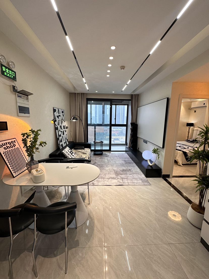 天鹅湖畔—近地铁，房东直租！支持押一付一！可拎包入住！