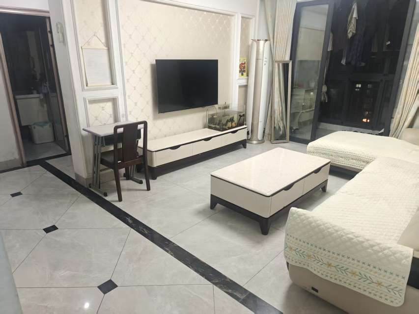 靠近4号线南延线复兴集地铁口，多路公交出行方便；