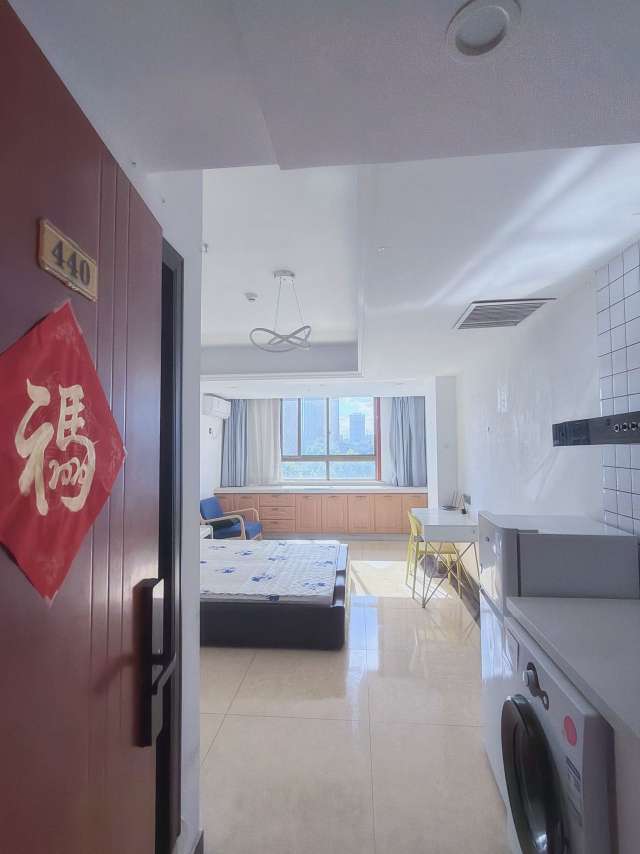 金大地周边温馨住房，多路公交，押一付一灵活短租
