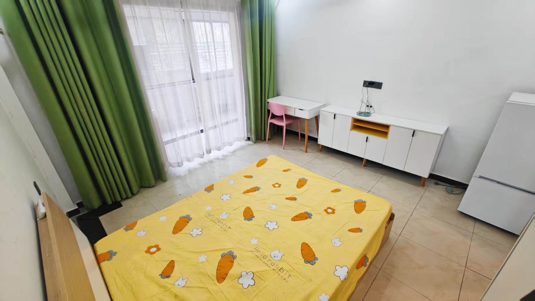 靠近 3 号线大学城北站，公交线路多，临近莲花产业园