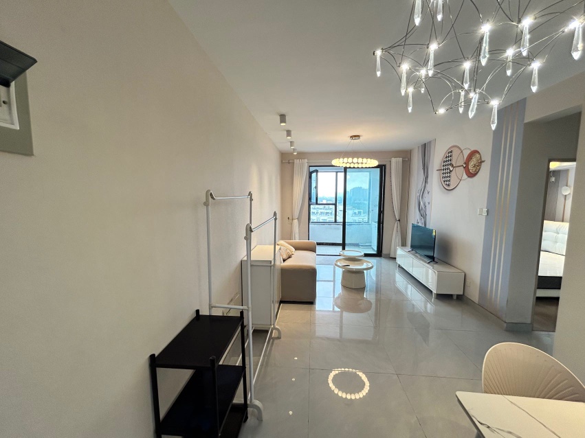 地铁旁精装两室 房屋家电齐全 可拎包入住