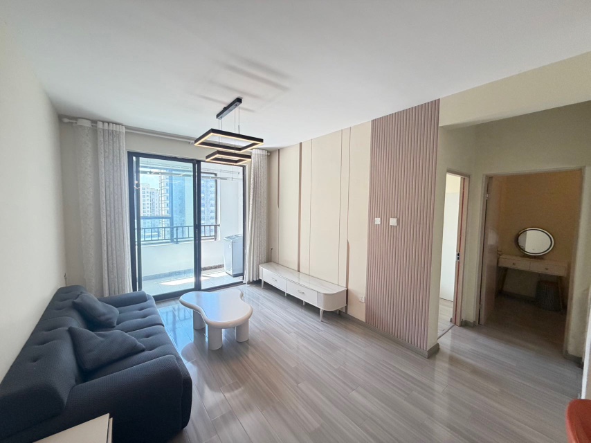 地铁旁精装两室一厅 房屋家电齐全 可拎包入住