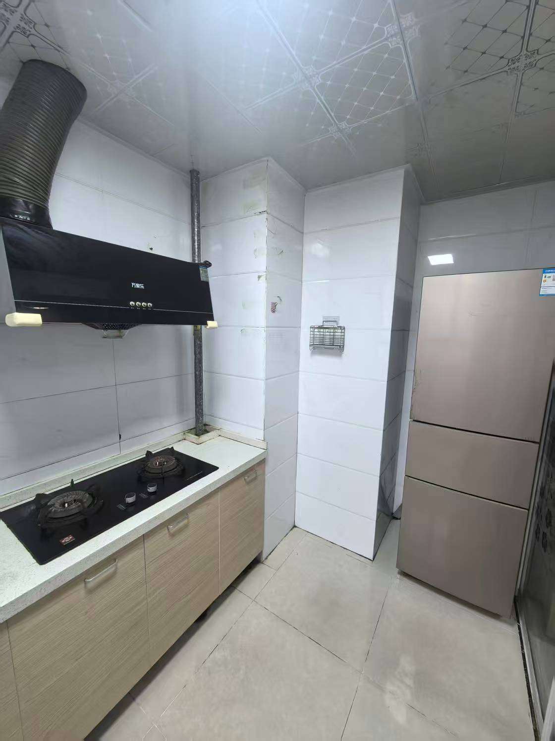 亲湖苑B区朝南阳台带独卫，