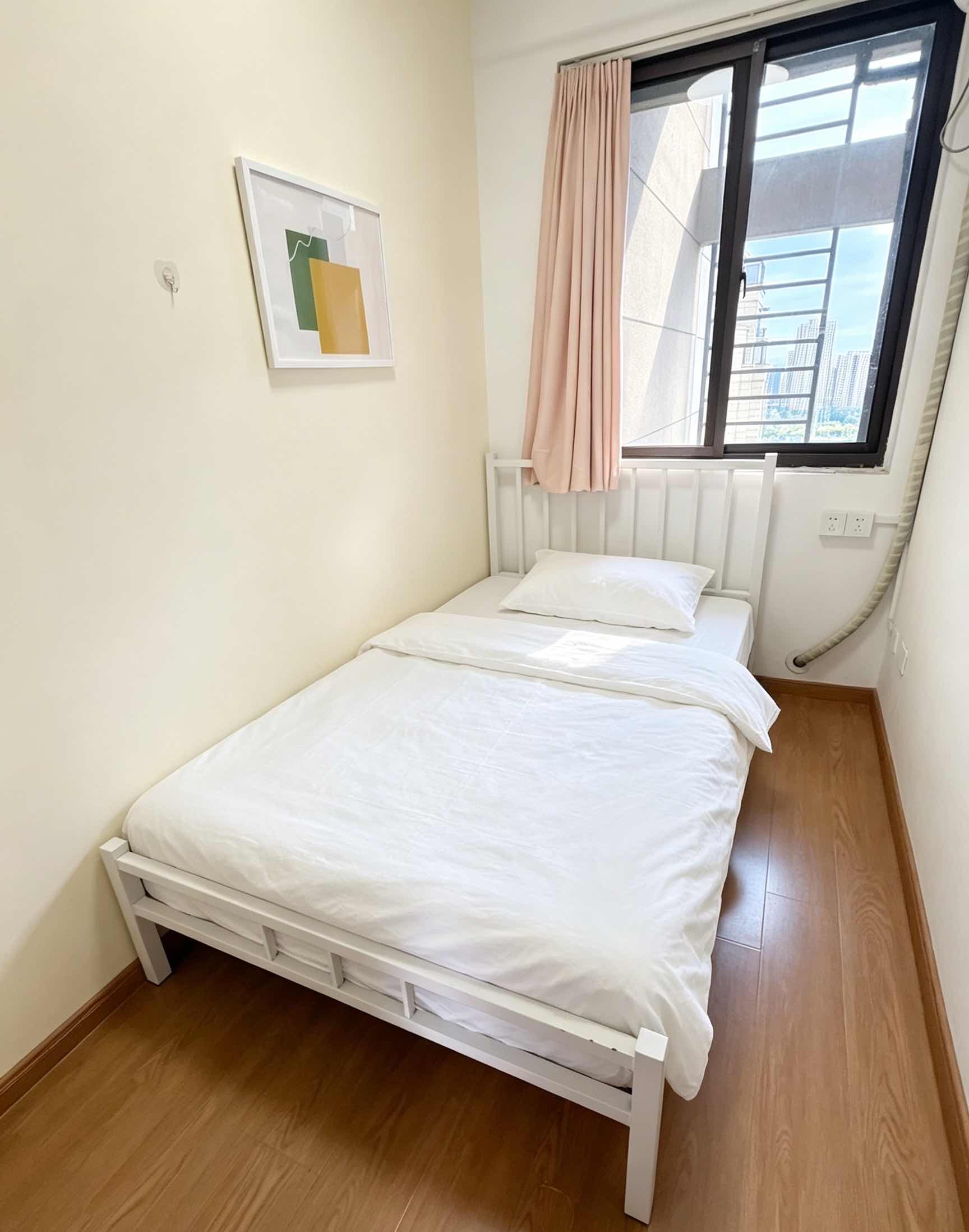 精装修三室合租 电梯房 家具齐全 随时拎包入住