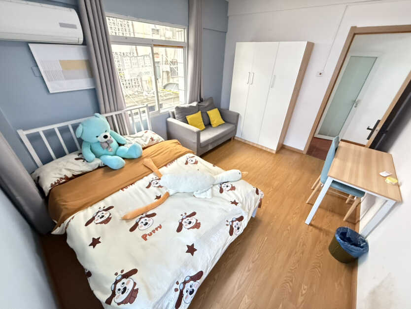 梨花巷两室合租 每个房间独立电表 屋里有冰箱和洗衣机