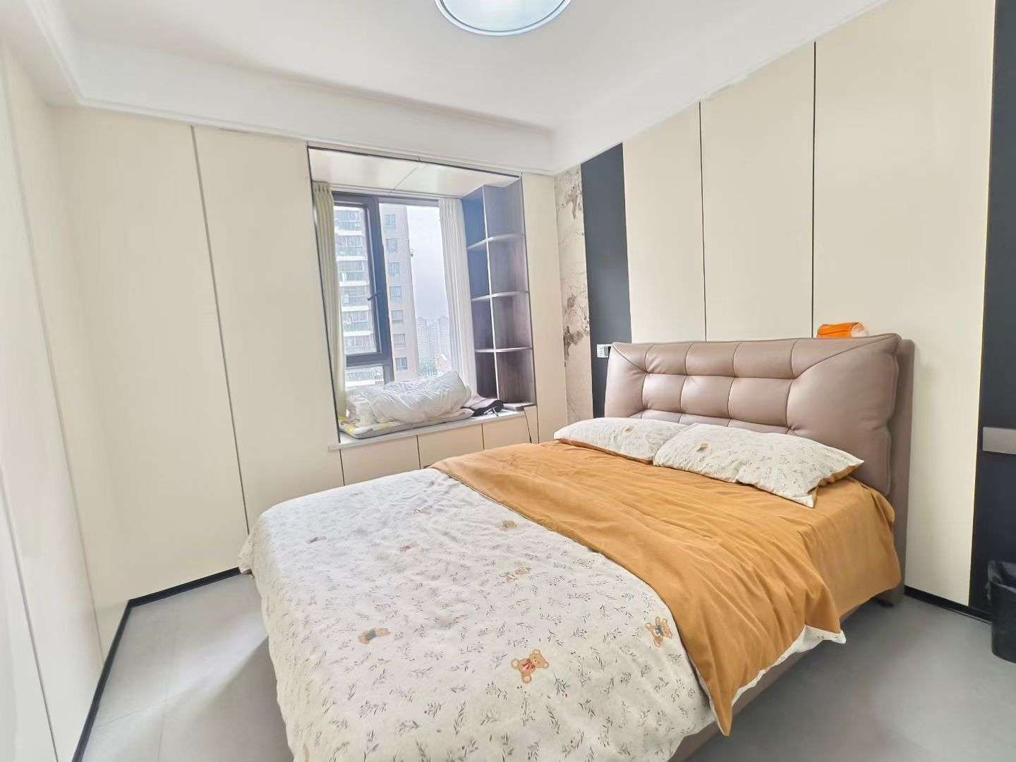 徽贵苑 精装三室一厅一卫整租 近地铁 金融港 方圆荟押一付一
