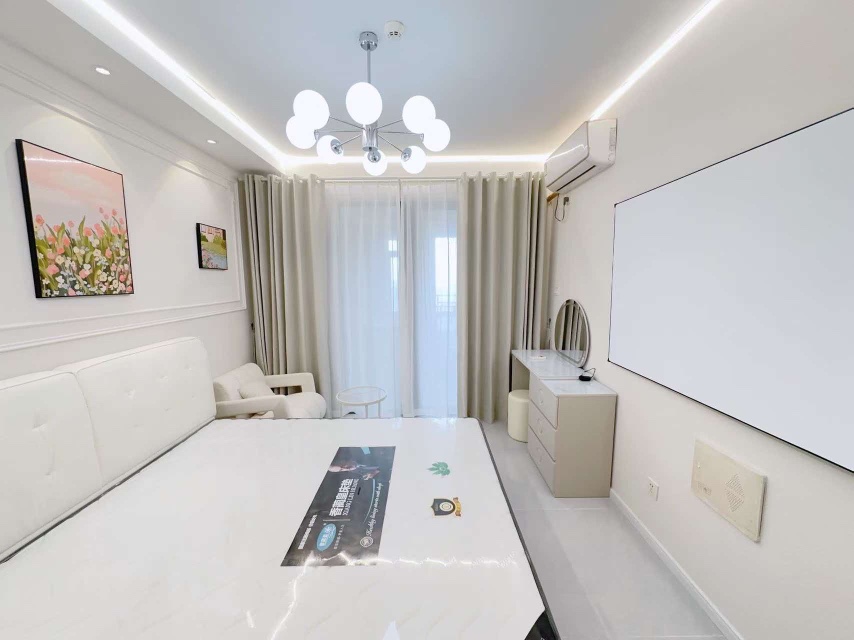 漫乐城附近，交通便利，采光通透