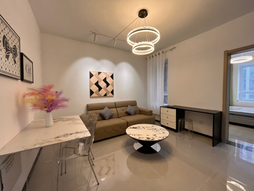 滨湖康园 精装小2房 房子很不错，诚心出租