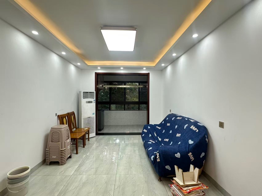 绿地香树花城三室一厅品牌家电齐全拎包入住小区绿化好