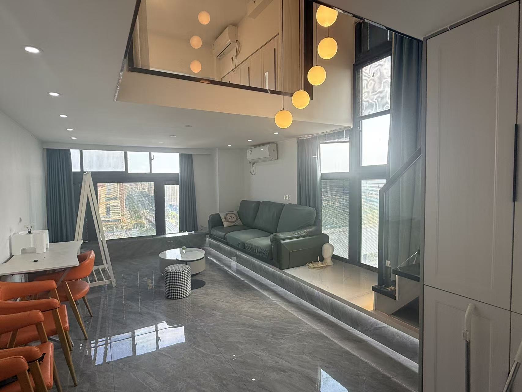 温馨loft两室边户 对面就是168高中 全屋陶瓷地板
