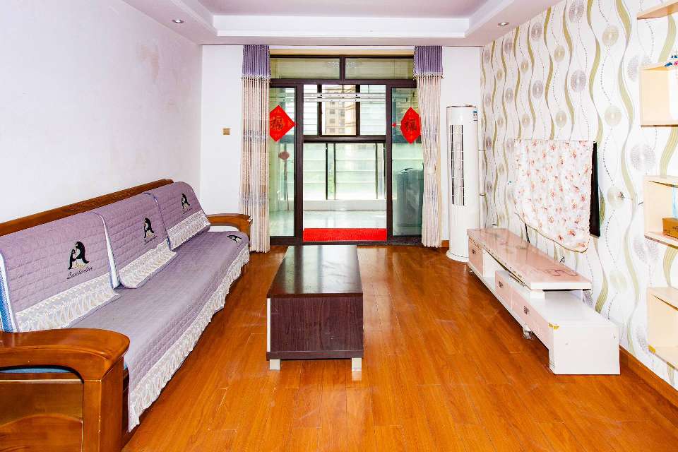 御湖观邸两室一厅一卫，家具家电齐全，拎包入住。