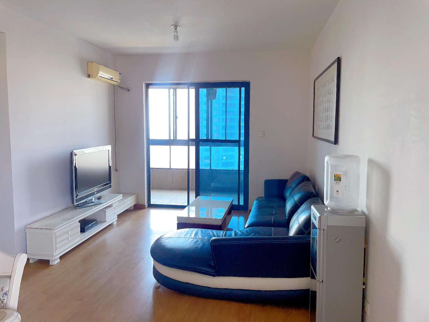 东华园精装两室出租，家具家电齐全，拎包入住。