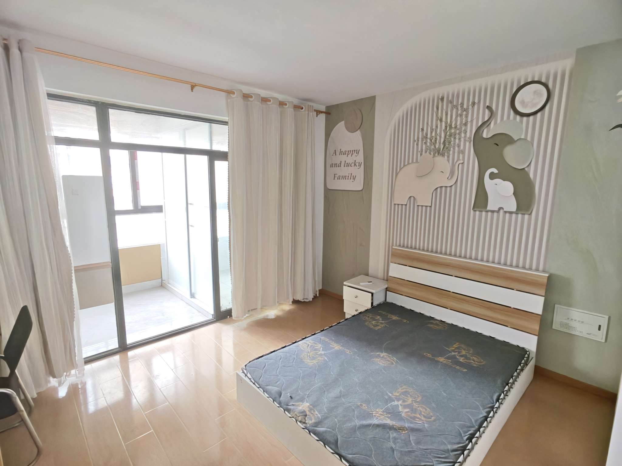 御景城主卧独卫带阳台，可做饭，空调一级能耗，全屋瓷砖新华学院