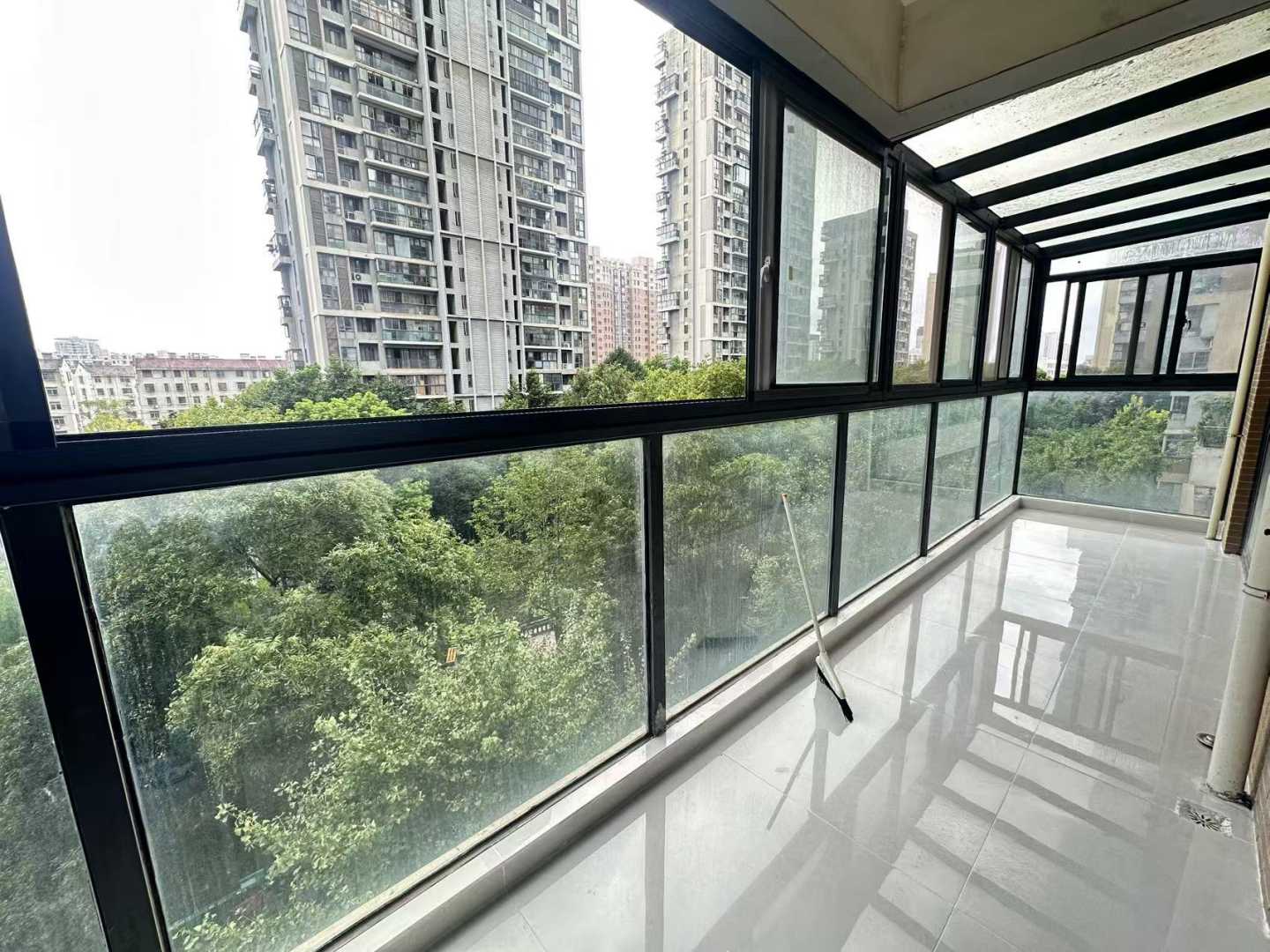 超大阳台全屋手打衣柜 家天下三期电梯精装2室 拎包入住随时看