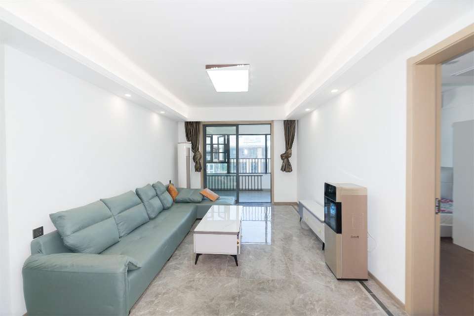 公园万象精装修洋房三室出租，家具家电齐全，拎包入住。