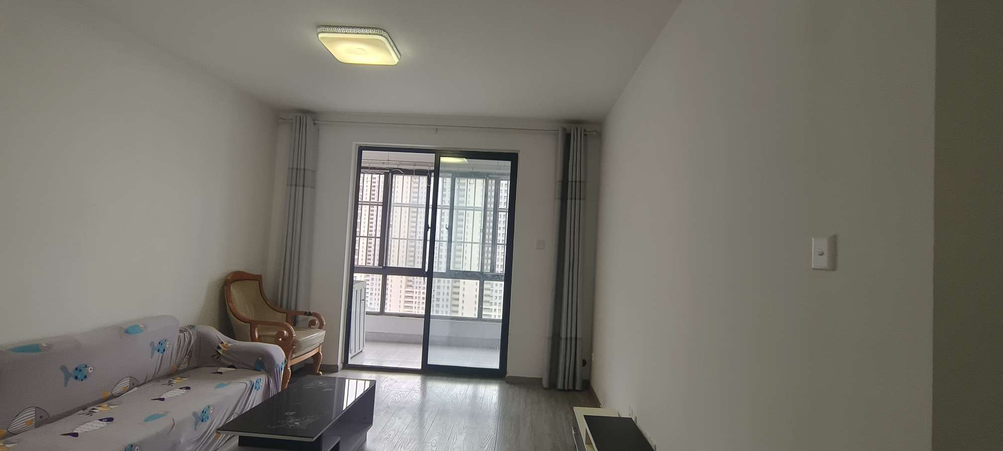 近湖苑两室两厅离菜市场近随时可以看房看房