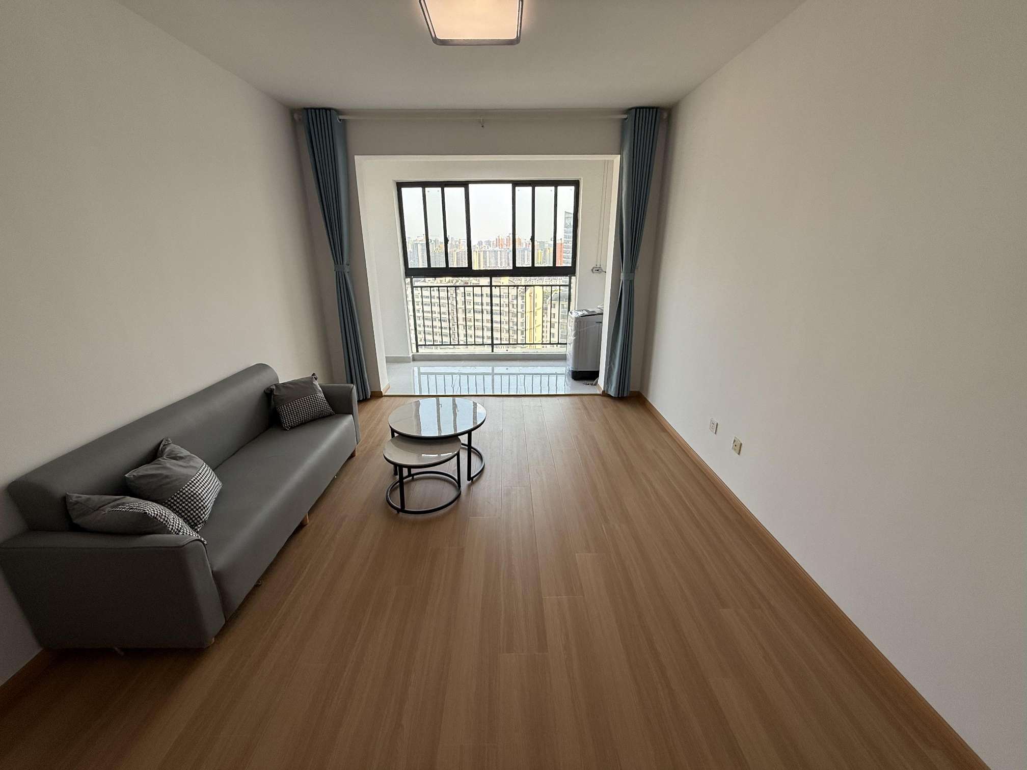 时光原著精装修三室出租，家具家电齐全，拎包入住。