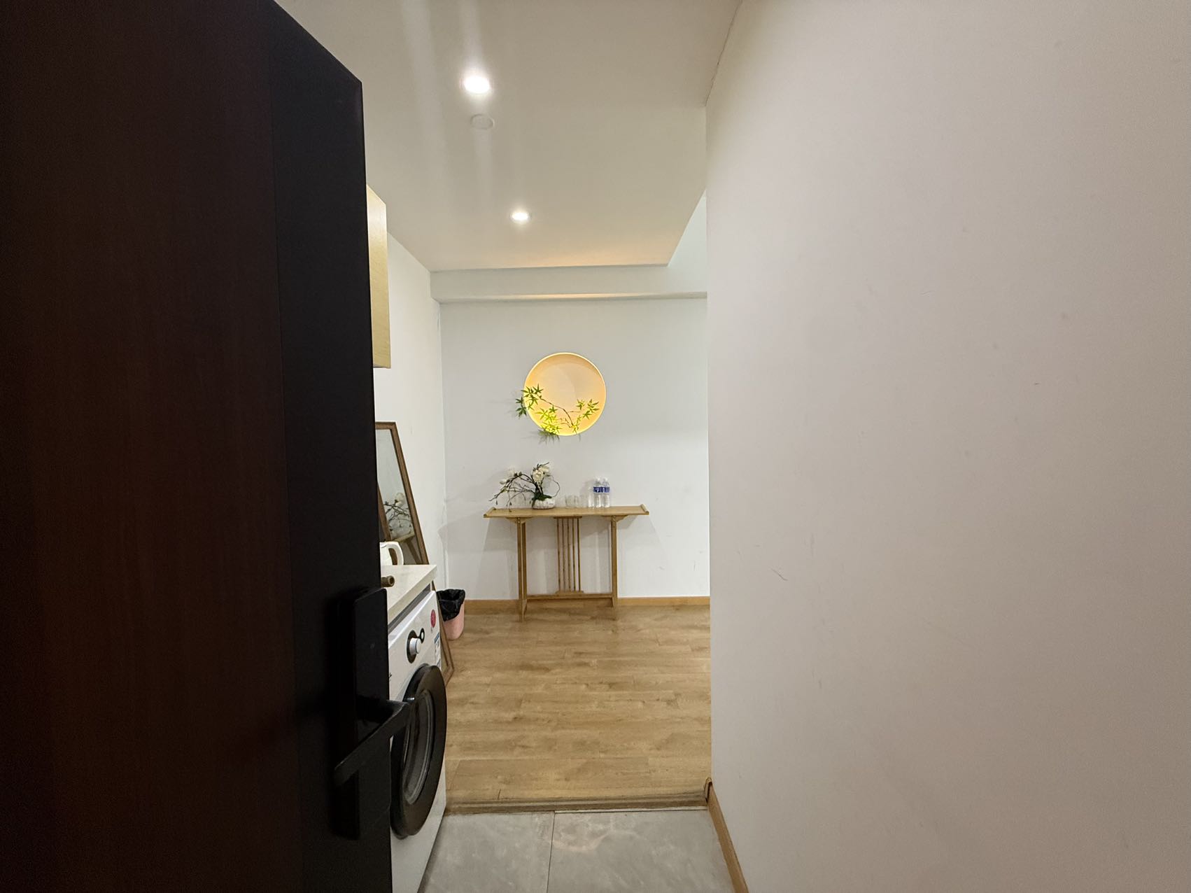 地铁旁 中环城CBD精装一室 家具家电齐全 随时看房 拎包住