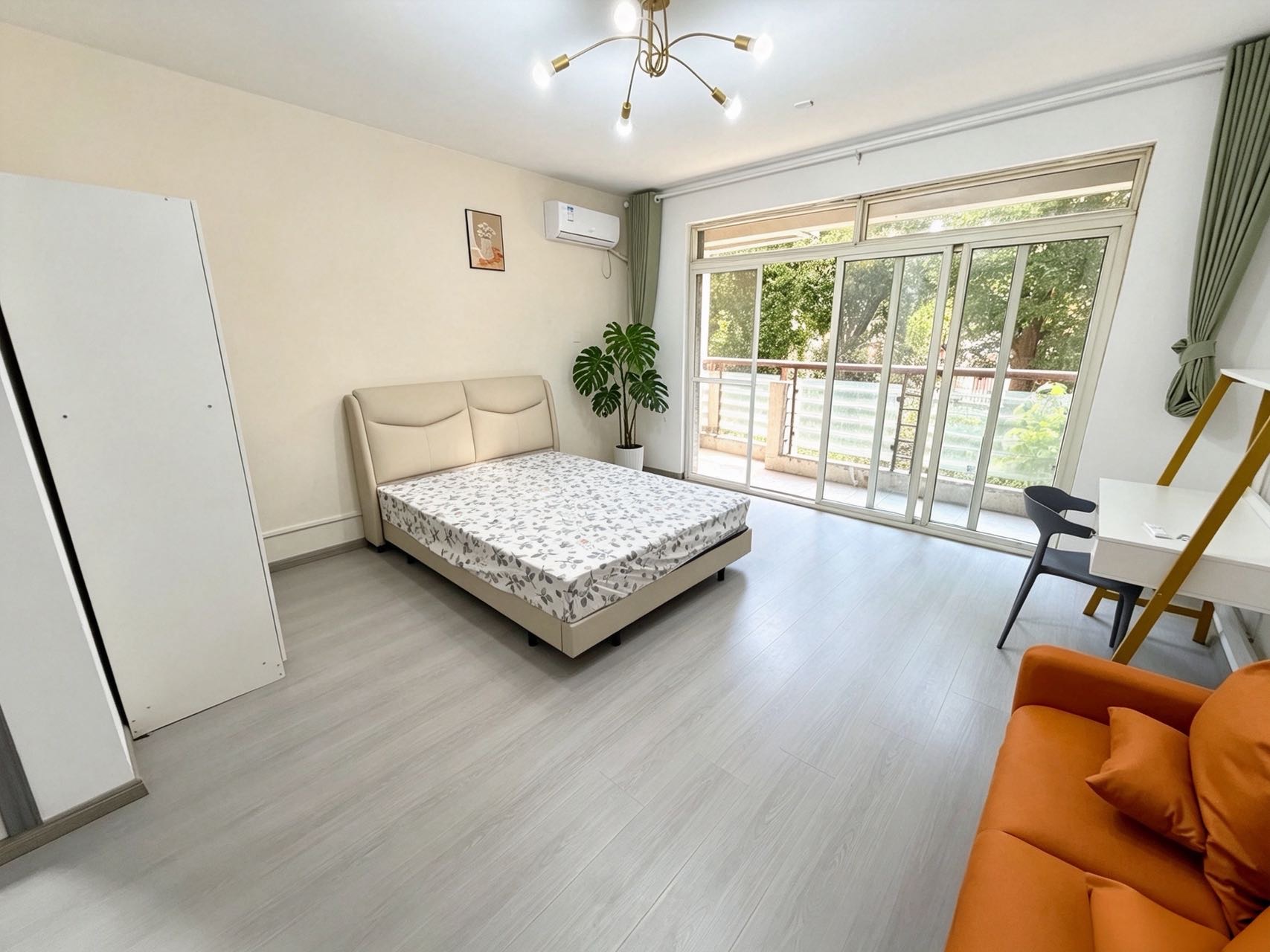 月付，阳台独卫，靠合肥火车站 中绿广场 信地城市广场