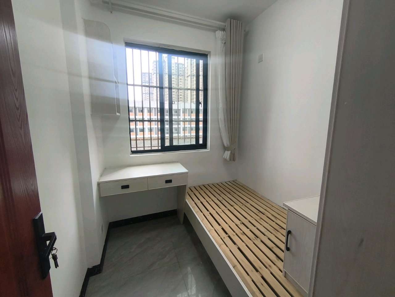 兴华苑 近地铁1号线旁边 三十中附近，康宁公司，京东方旁边。