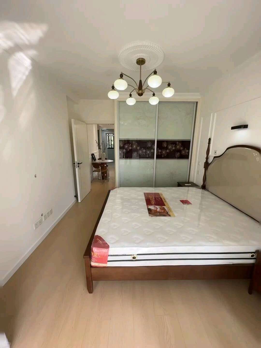 安百苑精装一室一厅，靠近万象汇工经学院地铁口，京华世家拎包住
