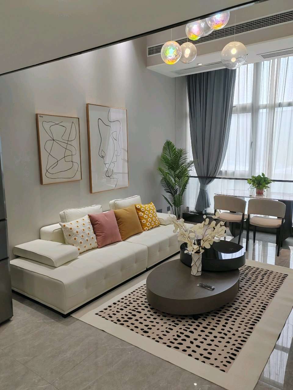 近地铁口，交通便利风景优美，家具家电齐全，拎包入住