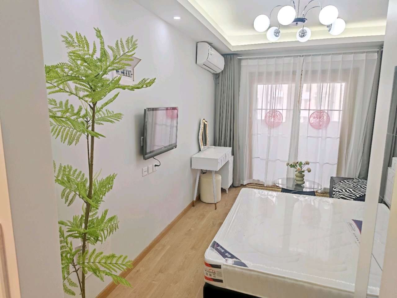 近地铁口，交通便利风景优美，家具家电齐全，拎包入住