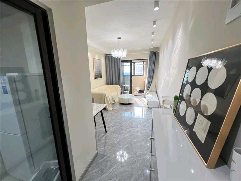 海棠苑两室加衣帽间可做三室地铁5号线贵阳路站高速时代广场