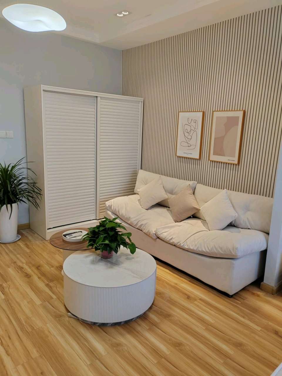 近地铁口，交通便利风景优美，家具家电齐全，拎包入住